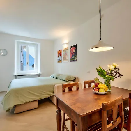 Sisters' House Apartamento Varenna