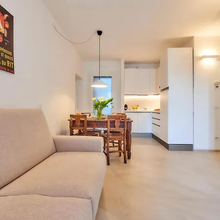 Sisters' House * فارينا