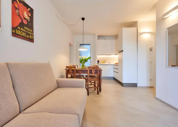 Sisters' House * Varenna