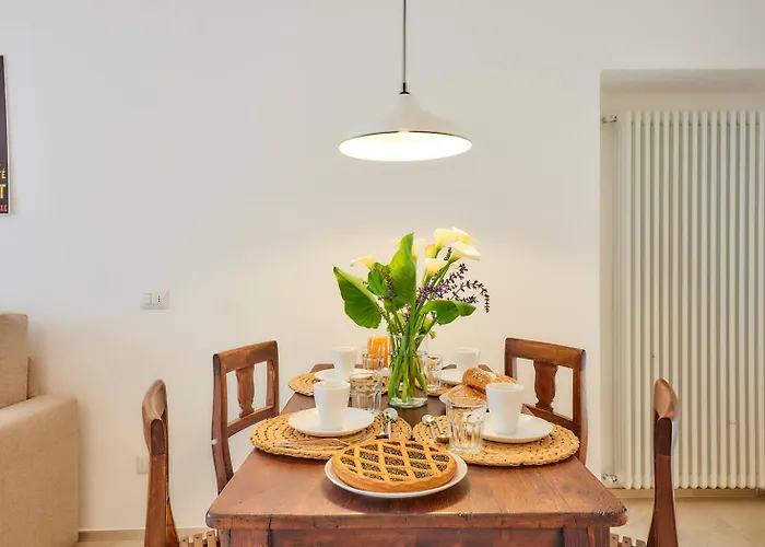 Apartment Sisters' House *