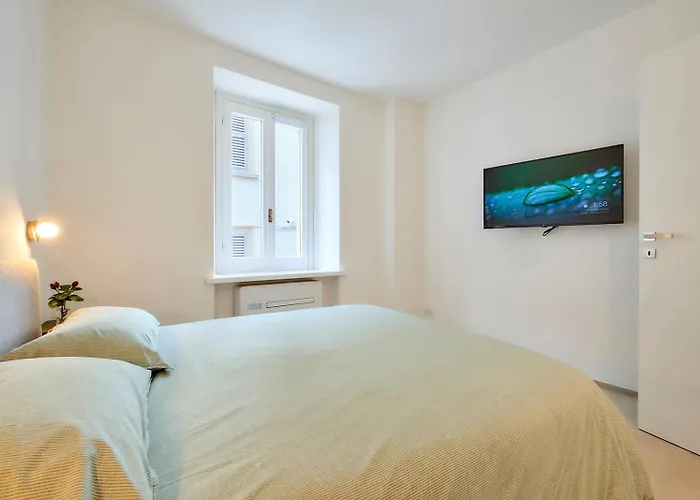 Apartment Sisters' House