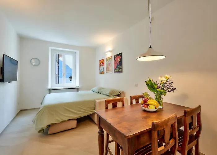 Sisters' House Apartament Varenna